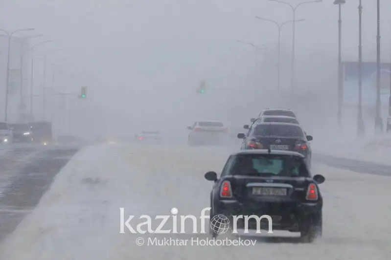Метель и гололед сохраняются 24 января в Казахстане