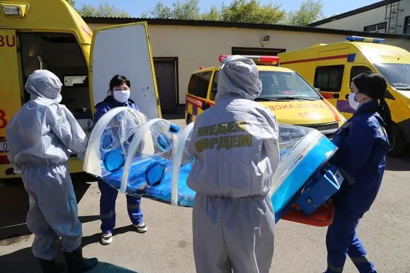Две капсулы для транспортировки больных COVID-19 получила Карагандинская станция скорой помощи