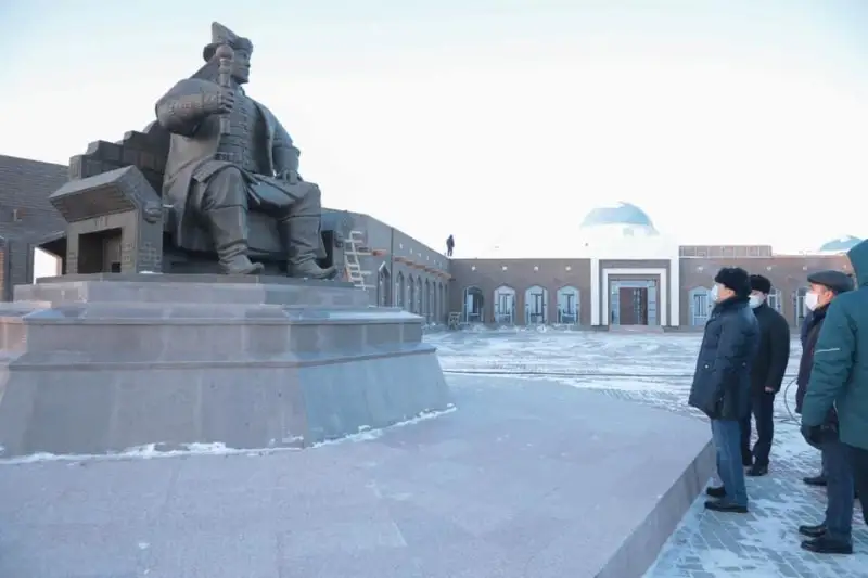 Бауыржан Байбек посетил Улытау и ознакомился с реконструкцией мавзолея Жошы хана