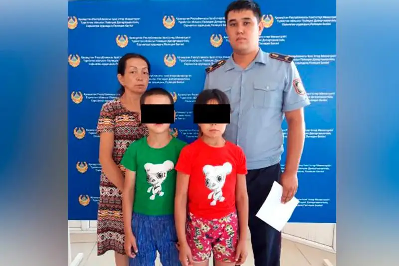 Двух заблудившихся детей вернули матери туркестанские полицейские