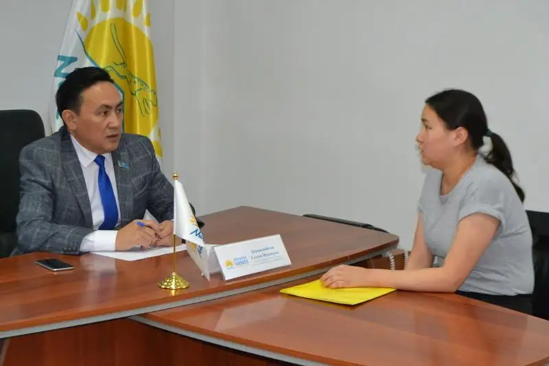 Оказавшимся в трудной ситуации акмолинским студенткам помогли с обучением и жильем