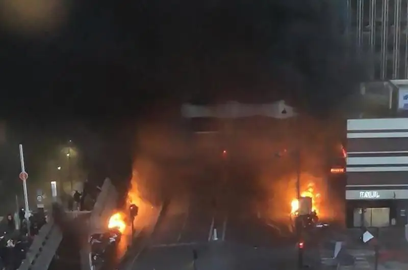 Пожар возле Лионского вокзала в Париже нарушил движение поездов