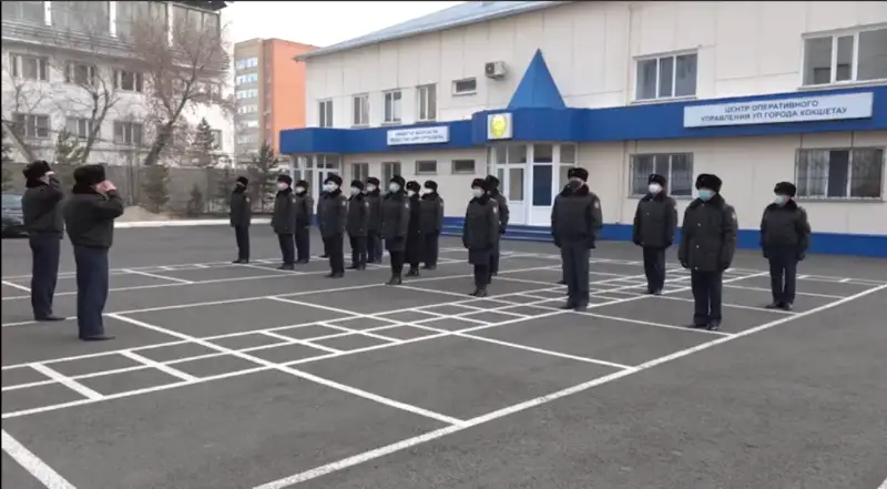 Акмолинские полицейские почтили память героически погибшего коллеги Газиза Байтасова