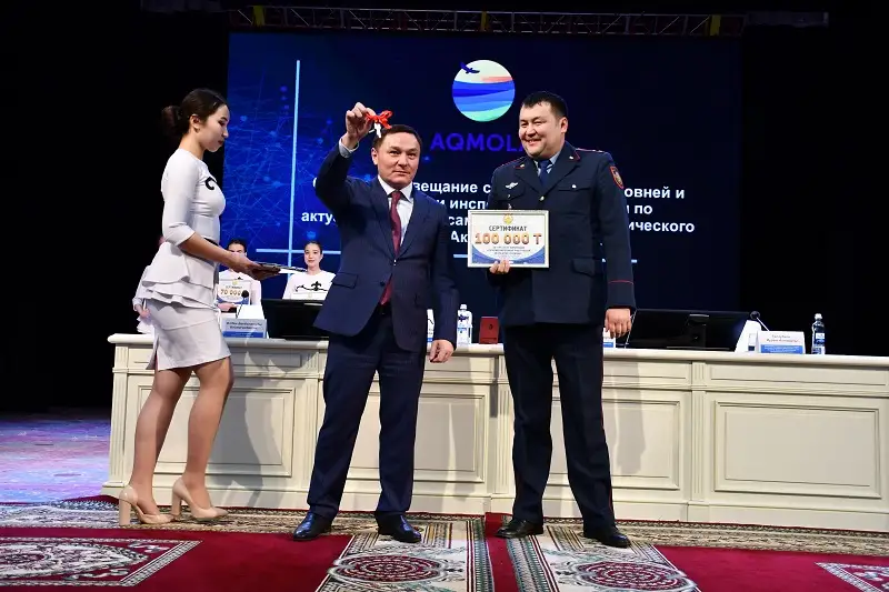 Автомобиль получил акмолинский полицейский за победу в интернет-конкурсе