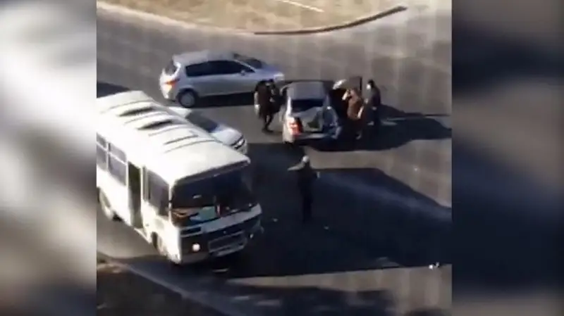 Автомобиль столкнулся с пассажирским автобусом в Актау