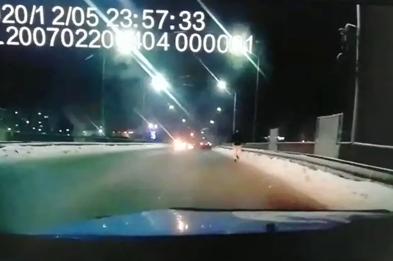 Молодая женщина пыталась спрыгнуть с моста в Петропавловске