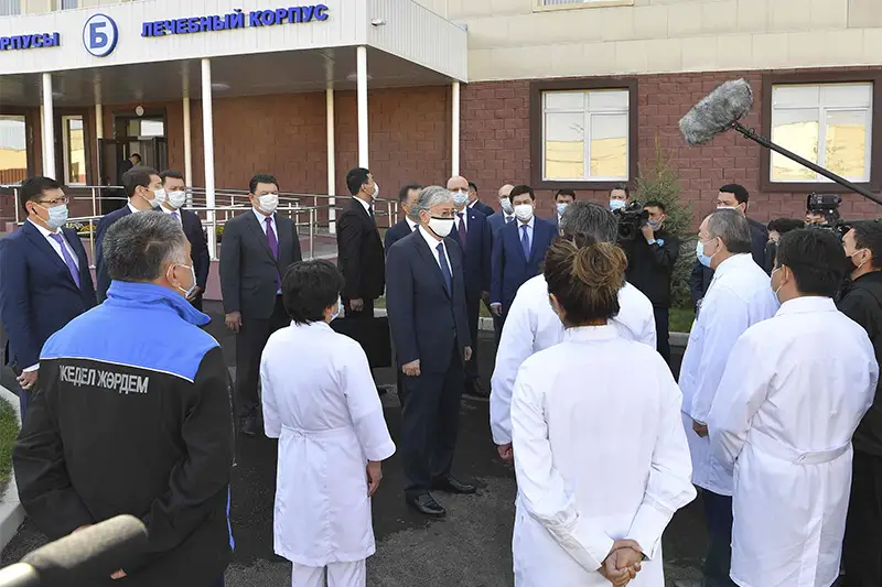 Глава государства посетил новый филиал клинической инфекционной больницы имени И. Жекеновой в Алматы