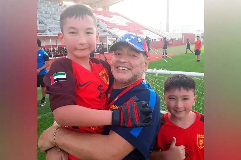 У Марадоны было большое доброе сердце чемпиона - казахстанский мальчик о встрече с легендой