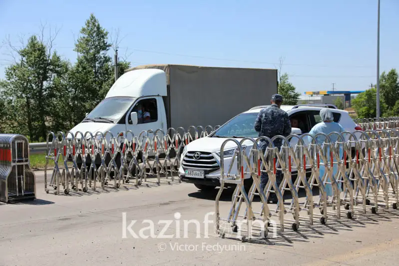 Снятие блокпостов: в Нур-Султане у водителей и пассажиров продолжат измерять температуру