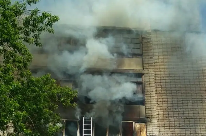 70-летняя бабушка эвакуирована из горящей квартиры в Кокшетау