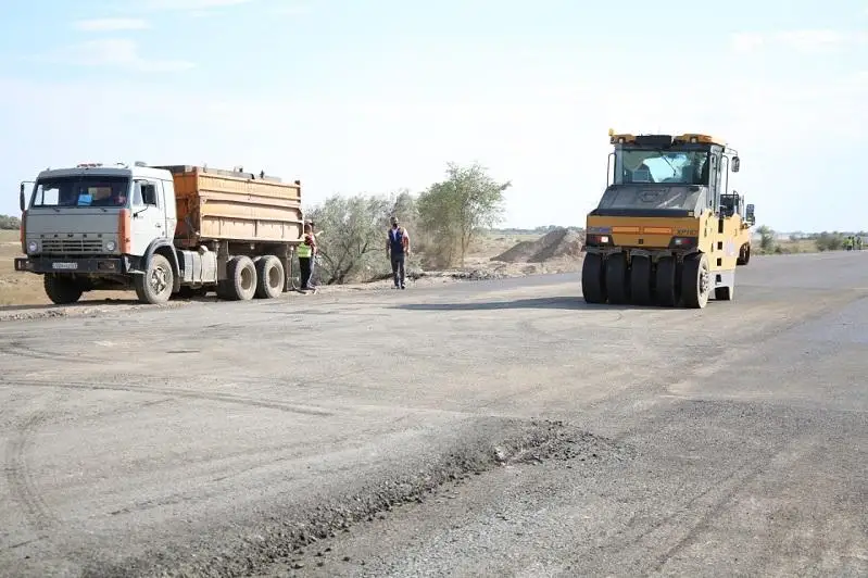 В две смены работают строители дороги Мерке – Бурылбайтал в Жамбылской области