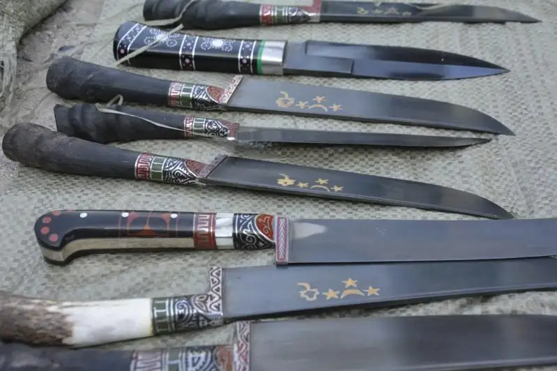 Иностранца с шестью мешками ножей задержали на границе Жамбылской области
