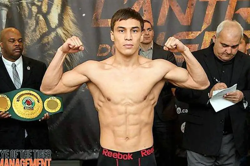 Казахстанский боксер Батыр Джукембаев поднялся в рейтинге WBA