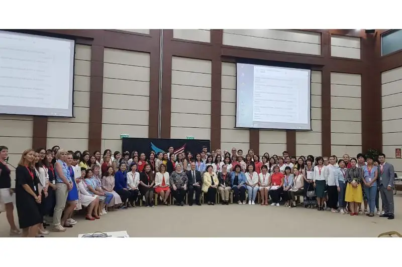 100 казахстанских учителей представили свои проекты по развитию трехъязычия