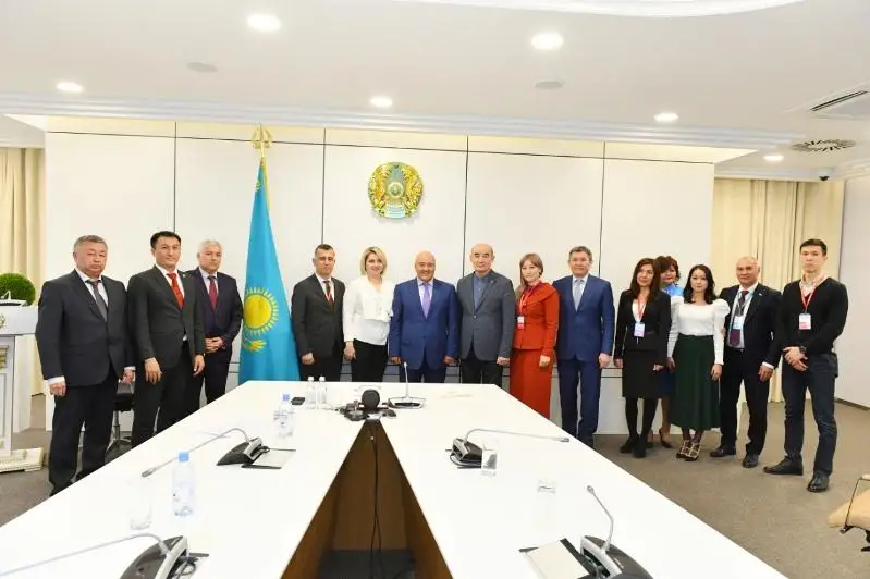 Умирзак Шукеев встретился с известными правозащитниками и общественниками