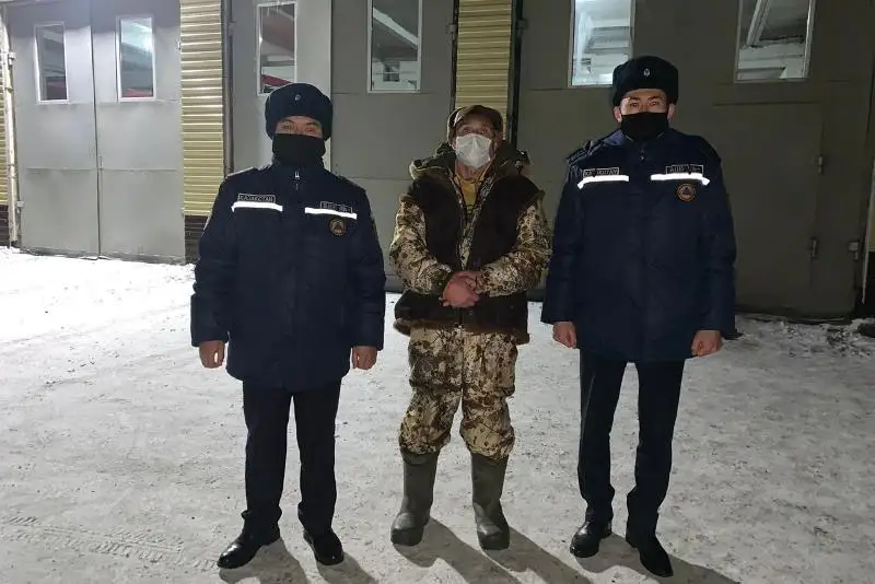 Всю ночь искали заблудившегося рыбака в СКО