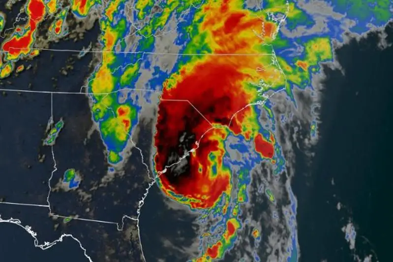 Ураган Isaias обрушился на побережье штата Северная Каролина