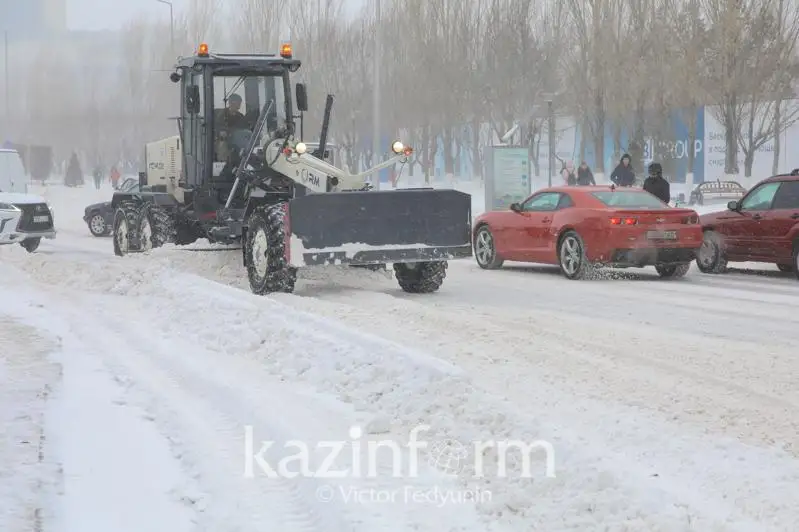 Снегопад в Нур-Султане: более 800 единиц техники задействовали для уборки