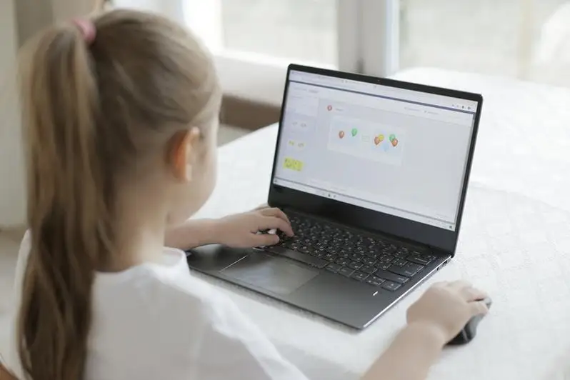 Сколько школьников и преподавателей нуждаются в компьютерах