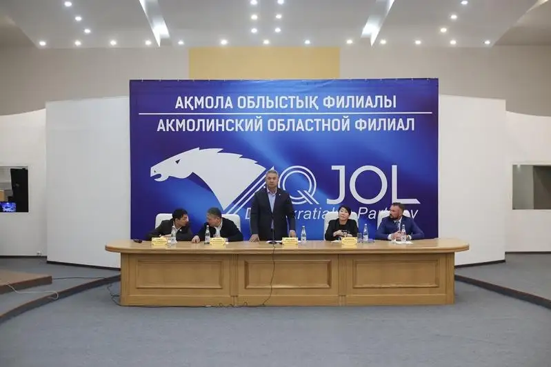 Прямая связь с избирателями: мажилисмены провели встречи в двух областях