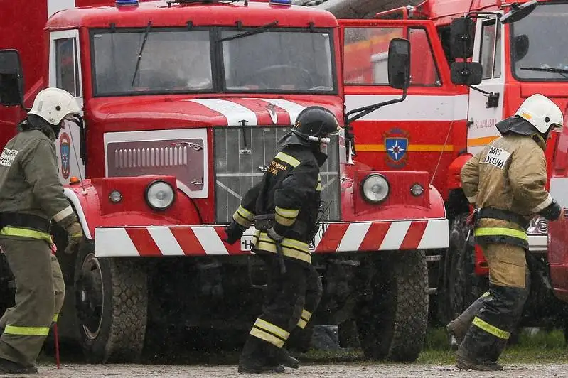 Восемь человек погибли при пожаре в доме в Красноярске
