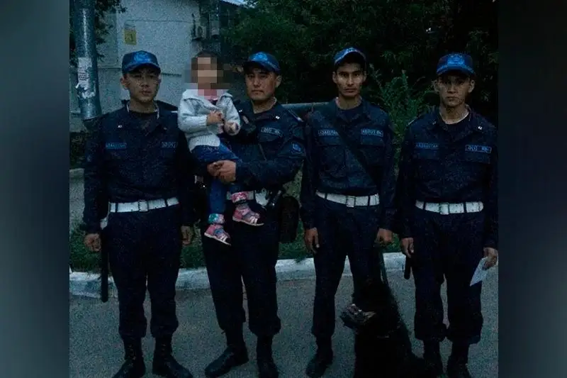 Трехлетнего ребенка у вокзала нашли нацгвардейцы в Уральске