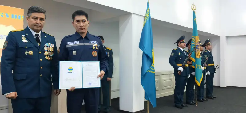 Накануне профессионального праздника наградили акмолинских спасателей