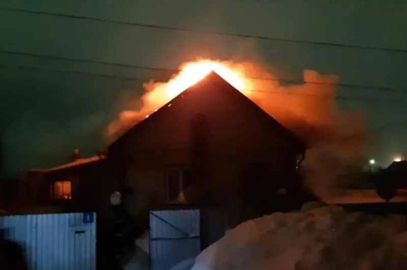 Пожилую семейную пару спас от гибели пожарный в СКО