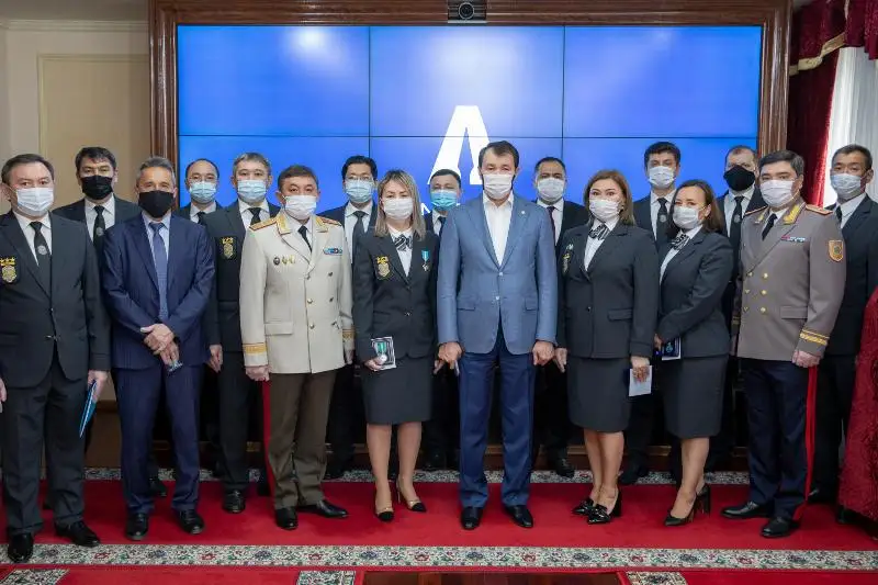 Юбилейными медалями «Қазақстан Конституциясына  25 жыл» награждены сотрудники Антикора