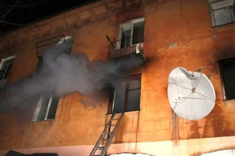 Мужчина выпрыгнул из окна горящей квартиры и оказался в реанимации