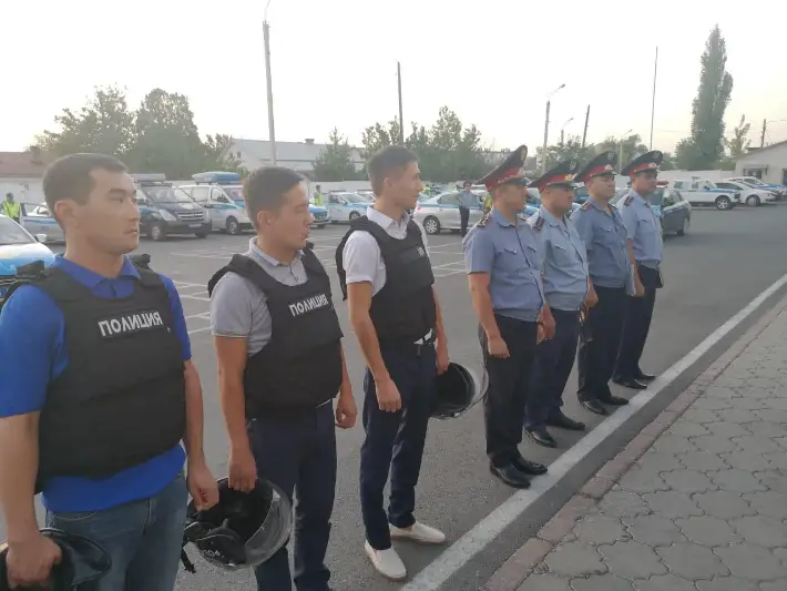 Побыть полицейскими один день предложили жителям Тараза