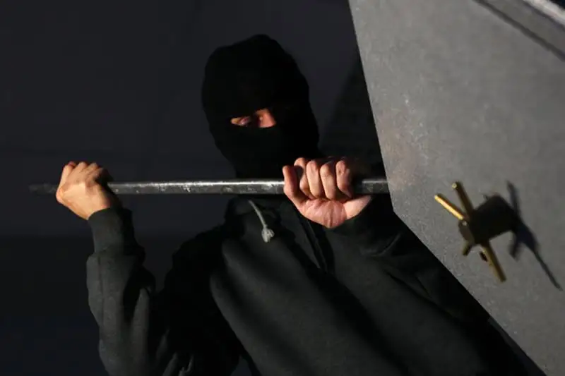 Похитителя сейфа оперативно задержали жамбылские полицейские