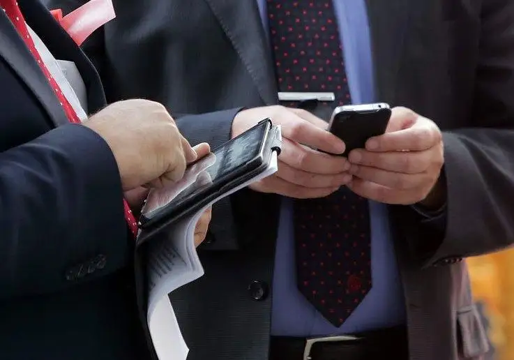 Сняли все вопросы – Аскар Жумагалиев о разрешении проноса смартфонов госслужащими