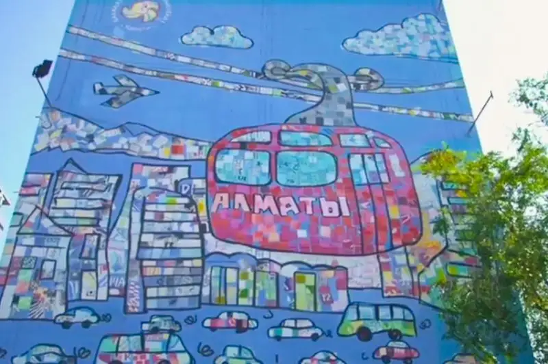 Настроение города: Столичный дизайнер оживил алматинские достопримечательности