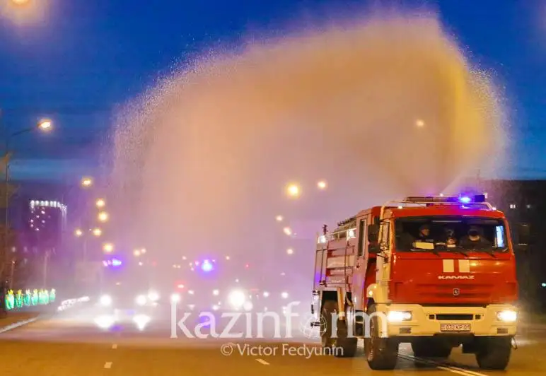 Специальный репортаж: в Нур-Султане провели дезинфекцию улиц