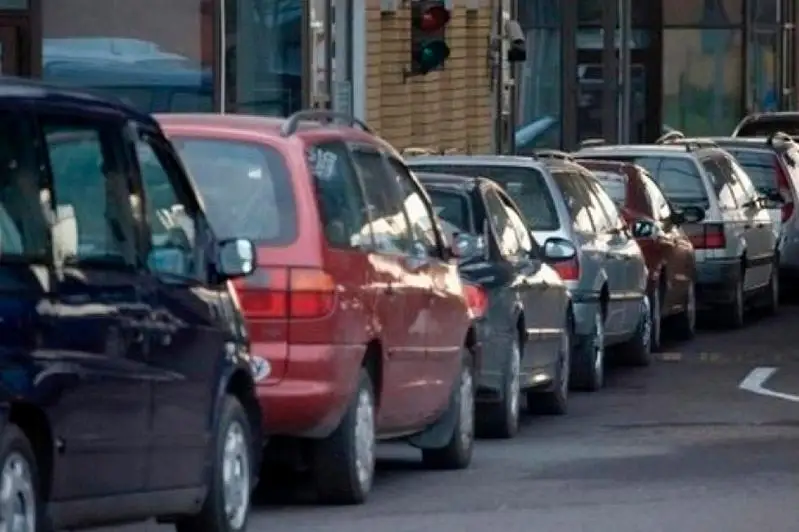 Таможенникам РК предлагают дать право останавливать транспорт