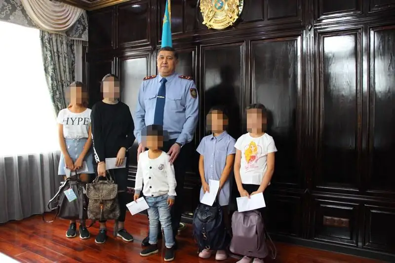 На 2 млн тенге оказали помощь нуждающимся школьникам актюбинские полицейские