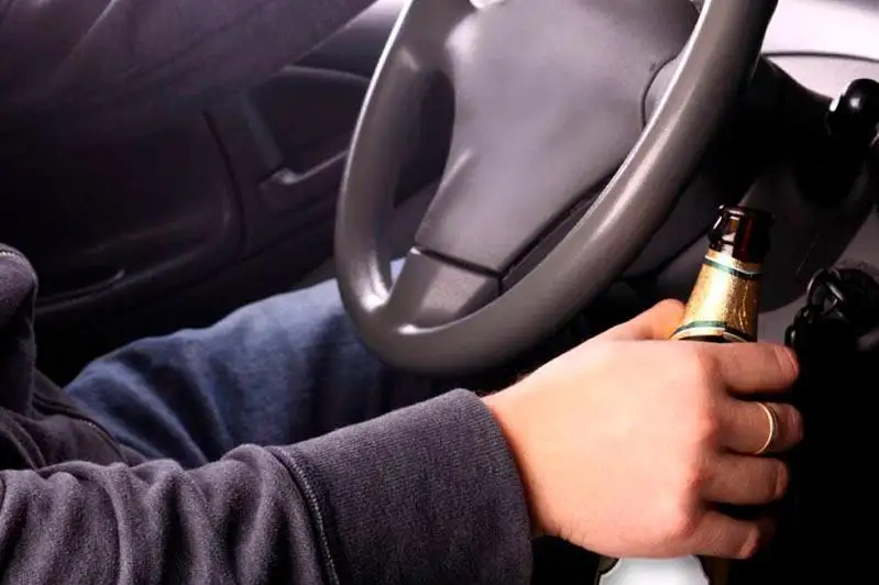 Пьяный водитель пытался напасть на полицейского в ВКО