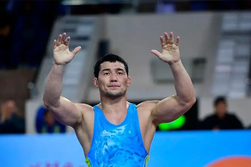 Асхат Дильмухамедов прошел в полуфинал чемпионата мира по борьбе в Нур-Султане