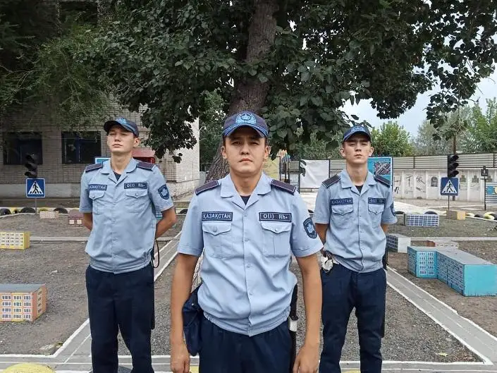 Мужчину с пистолетом обезвредили гвардейцы в Семее