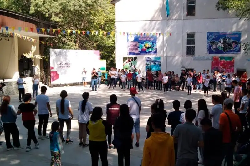 Личностному росту обучают молодых жамбылцев с ограниченными возможностями в горном лагере