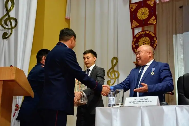 Планшеты и новые рации появились у сельских полицейских в СКО