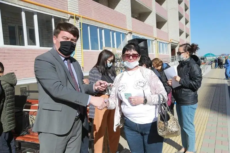 300 семей в День города Атырау  получили ключи от квартир