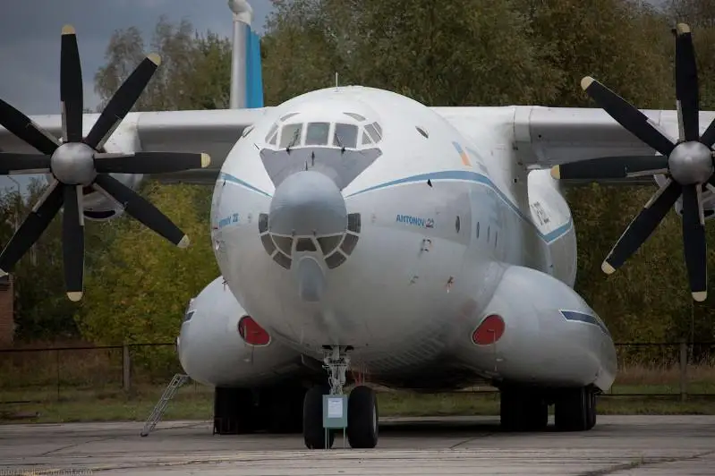 Самый большой необычный самолет прилетел в Алматы