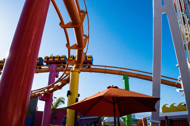 Число временно прекративших активность компаний в сфере искусства и досуга выросло на 22% за год