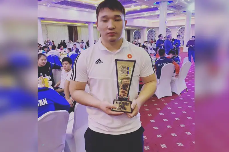 Казахстанец признан лучшим тяжелоатлетом чемпионата Азии в Узбекистане