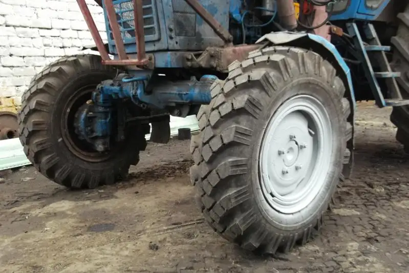 Пьяный актюбинец разъезжал по селу на тракторе без водительских прав