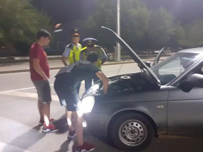 С ксеноновыми лампами ведут борьбу полицейские в Атырау