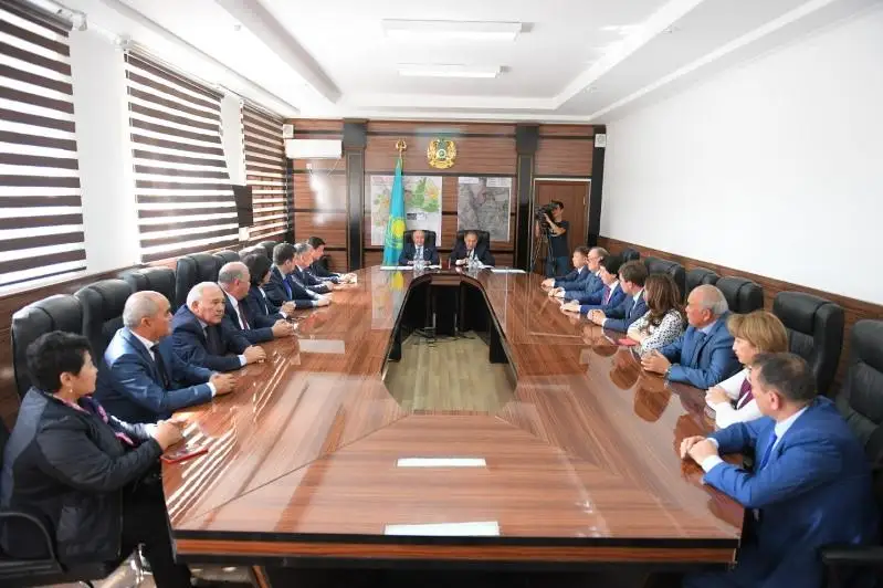 Председатель Федерации профсоюзов РК подписал меморандум с акимом Туркестанской области