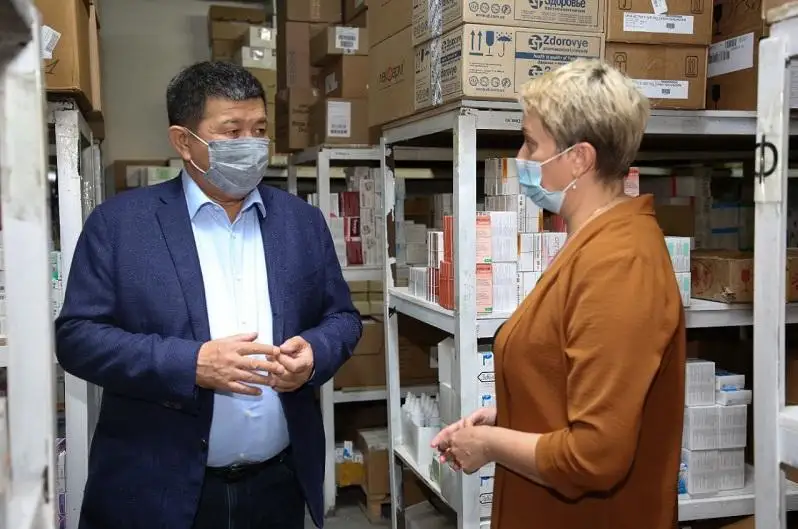 Аким Атырауской области побывал на складе стабилизационного фонда лекарств
